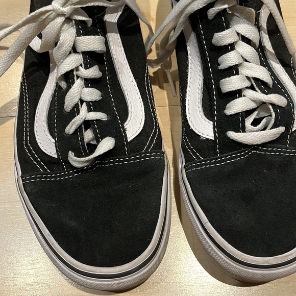 Vans - Picture 2 of 6